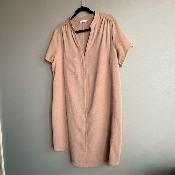 ✨LUSH Crepe Pocket Shift Dress✨ - Picture 3 of 8